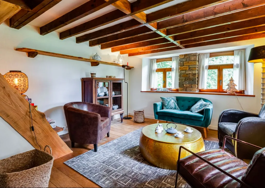 Slaapkamer met wastafel en bergruimte